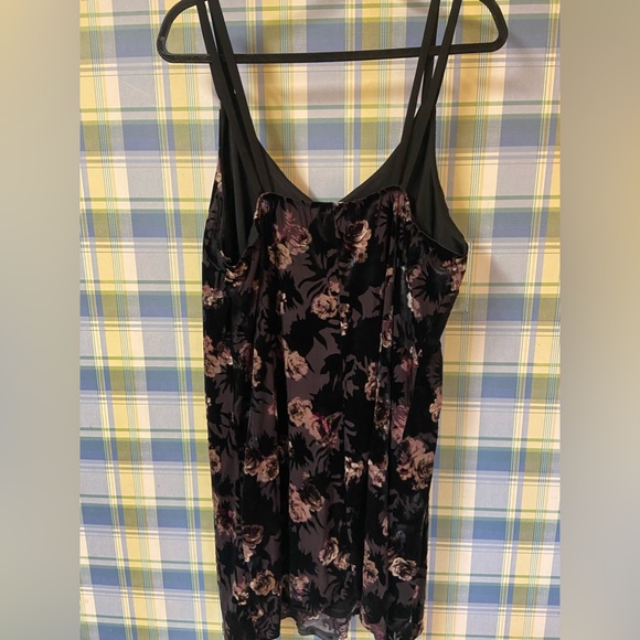 Beautiful black with mauve/rose colored fabric dress. - Picture 2 of 5